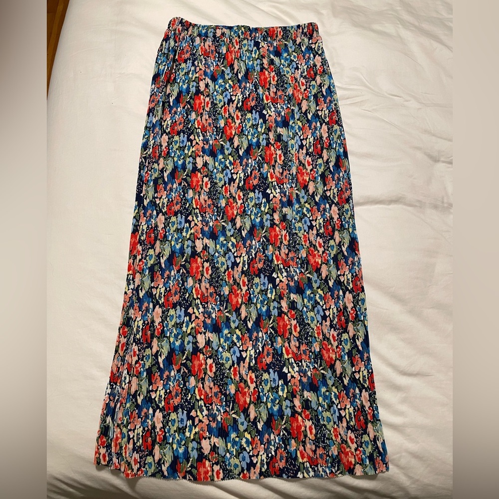 Beautiful floral midi skirt - Size M